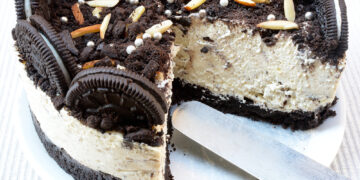 Insanely delicious 3 ingredient Oreo fudge